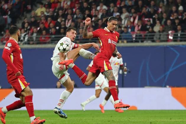 UEFA Champions League RB Leipzig vs Liverpool FC, 23 10 24 Willi Orban 4, RB Leipzig vs Darwin Nunez 9, Liverpool FC Football, UEFA Champions League, Season 2024 2025 RB Leipzig vs Liverpool FC on 23 10 24 at Red Bull Arena, Leipzig Copyright: xBEAUTIFULxSPORTS JanxKaeferx