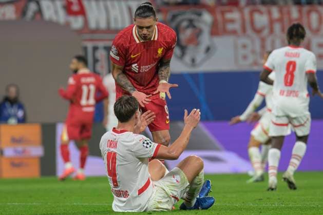 GER, Saxony, Leipzig, Champions League RB Leipzig vs Liverpool FC, CHL, UCL, Matchday, Season 2024 2025, RB Arena, f l in picture Willi Orban RB Leipzig 04 , Darwin Nunez FC Liverpool 09 , sad, depressed, angry, 23 10 2024, Copyright: HMBxMedia UwexKoch