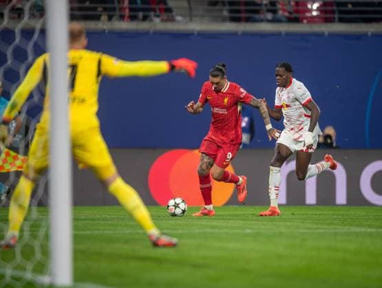 Football, Men, Season 2024 2025, Champions League League Phase, Matchday 3 , RB Leipzig FC Liverpool, f l Goalkeeper Peter Gulacsi RB Leipzig , Darwin Nunez FC Liverpool , Castello Lukeba RB Leipzig , 23 10 2024, Copyright: xSebastianxRäppold MatthiasxKochx