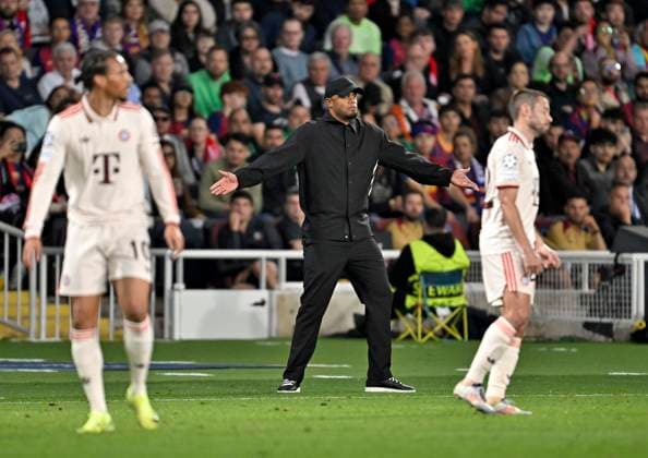 23 10 2024, Football UEFA Champions League 2024 2025, Matchday 3, FC Barcelona FC Bayern Munich, at Estadi Olimpic Lluis Companys Barcelona coach Vincent Kompany FC Bayern Munich is at a loss v l Leroy Sane Bayern Munich , coach Vincent Kompany FC Bayern Munich and Raphael Guerreiro FC Bayern Munich DFL and DFB regulations prohibit any use of photographs as image sequences and or quasi video