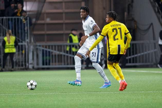 Yann Bisseck Inter Milan, 31 and Alan Virginius BSC Young Boys, 21 , Football, UEFA Champions League, Matchday 3, 2024 2025, Young Boys Bern vs Inter Milan, 23 10 2024, Stadion Wankdorf, Bern, Switzerland Bern Stadion Wankdorf Canton Bern Switzerland Copyright: xGrantxHubbsx