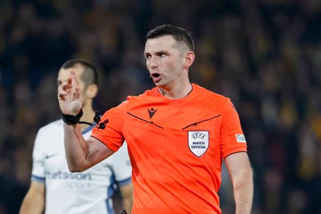 Referee Michael Oliver , Football, UEFA Champions League, Matchday 3, 2024 2025, Young Boys Bern vs Inter Milan, 23 10 2024, Stadion Wankdorf, Bern, Switzerland Bern Stadion Wankdorf Canton Bern Switzerland Copyright: xGrantxHubbsx