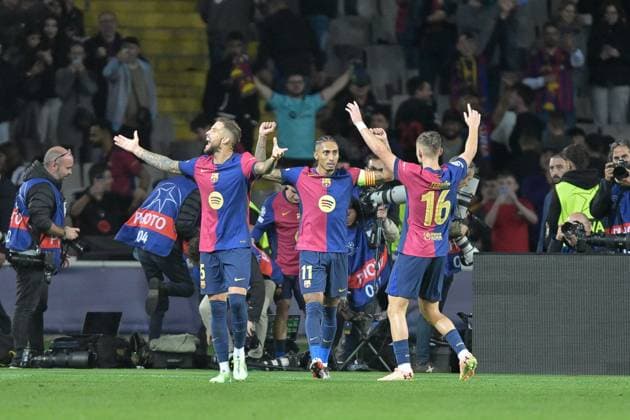 the team celebrates Raphinha 11 FC Barcelonas goal to make it 4 1, FC Barcelona vs FC Bayern Muenchen, Champions League, Football, Matchday 3, 23 10 2024 Barcelona Catalonia Spain Copyright: xkolbert-press FelipexMondinox