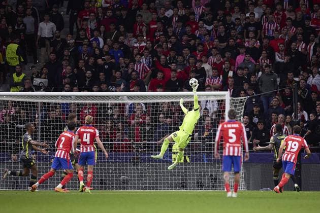 Lucas Chevalier of Lille OSC catches the ball during the UEFA Champions League match between Atletico de Madrid v LSCO Lille at Riyadh Air Metropolitano Stadium on October 23, 2024 in Madrid (Photo by: LGM) FOOTBALL : Atletico de Madrid vs LSCO Lille - UEFA Ligue des Champions - 23 10 2024 LGM Panoramic 