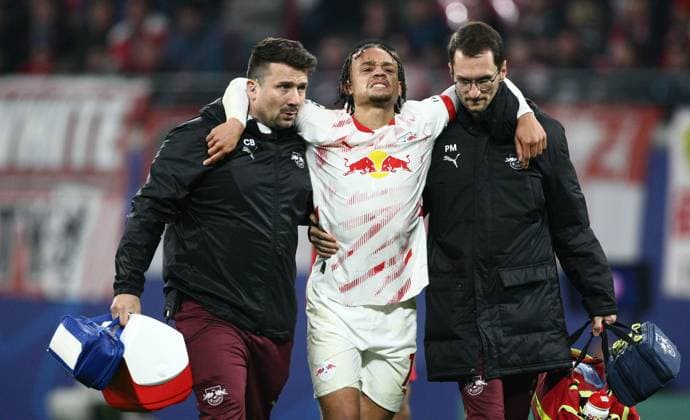 Simons Verletzung , RB Leipzig-Liverpool, Uefa Champions League , Fußball , in der Red Bull Arena , Leipzig, Sachsen , Deutschland . Oktober 23, 2024 . Photo by: Davide Elias Ipa Photo Pressefoto DENL Copyright: xDavidexEliasx