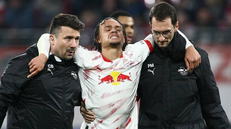 Sport Bilder des Tages Simons Verletzung , RB Leipzig-Liverpool, Uefa Champions League , Fußball , in der Red Bull Arena , Leipzig, Sachsen , Deutschland . Oktober 23, 2024 . Photo by: Davide Elias Ipa Photo Pressefoto DENL Copyright: xDavidexEliasx