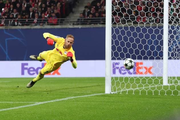 UEFA Champions League RB Leipzig vs Liverpool FC, 23 10 24 Goalkeeper Peter Gulacsi 1, RB Leipzig flies, the ball just misses the goal Football, UEFA Champions League, Season 2024 2025 RB Leipzig vs Liverpool FC on 23 10 24 at Red Bull Arena, Leipzig Copyright: xBEAUTIFULxSPORTS JanxKaeferx