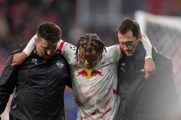 Injured Xavi Simons during UEFA Champions league match, RB Leipzig - FC Liverpool , 23. october 2024 Copyright: xMICHALxFAJT,ZOSPORTU.SKx DSC_5257