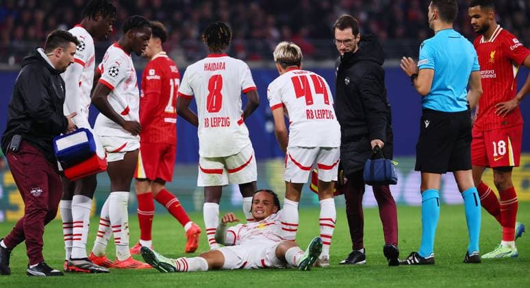 RB Leipzig Liverpool Champions League Leipzig, 23 10 2024, Red Bull Arena, Football, UEFA Champions League, Matchday 3 , RB LEIPZIG vs FC LIVERPOOL , In the picture Xavi Simons 10, RB Leipzig has to leave the match injured , Picture Point