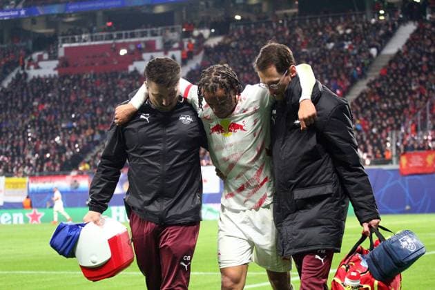 Simons Verletzung , RB Leipzig-Liverpool, Uefa Champions League , Fußball , in der Red Bull Arena , Leipzig, Sachsen , Deutschland . Oktober 23, 2024 . Photo by: Davide Elias Ipa Photo Pressefoto DENL Copyright: xDavidexEliasx
