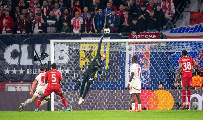 Football, Men, Season 2024 2025, Champions League League Phase, Matchday 3 , RB Leipzig FC Liverpool, Parade Goalkeeper Caoimhin Kelleher FC Liverpool , 23 10 2024, Copyright: xSebastianxRäppold MatthiasxKochx