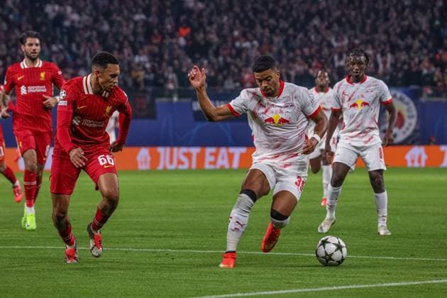 LIPSK 23.10.2024 LIGA MISTRZOW FAZA GRUPOWA SEZON 2024 2025 LEIPZIG CHAMPIONS LEAGUE LEAGUE PHASE SEASON 24 25 MATCH: RB LEIPZIG - LIVERPOOL F.C. NZ BENJAMIN HENRICHS TRENT ALEXANDER-ARNOLD FOT. JACEK STANISLAWEK 400mm.pl NEWSPIX.PL --- Newspix.pl  STA23102024_7662