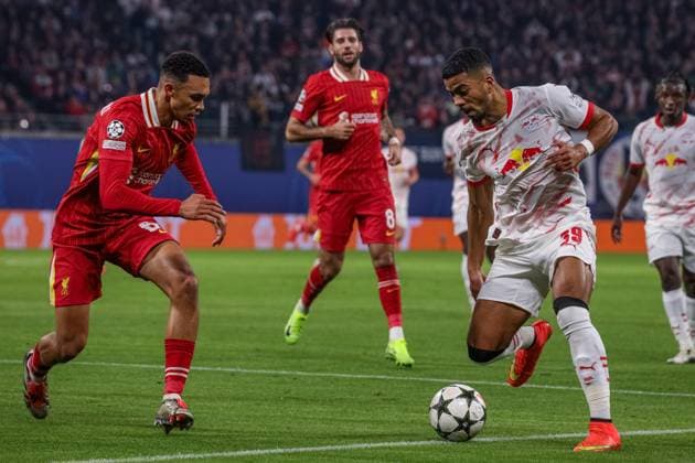 LIPSK 23.10.2024 LIGA MISTRZOW FAZA GRUPOWA SEZON 2024 2025 LEIPZIG CHAMPIONS LEAGUE LEAGUE PHASE SEASON 24 25 MATCH: RB LEIPZIG - LIVERPOOL F.C. NZ TRENT ALEXANDER-ARNOLD BENJAMIN HENRICHS FOT. JACEK STANISLAWEK 400mm.pl NEWSPIX.PL --- Newspix.pl  STA23102024_7663