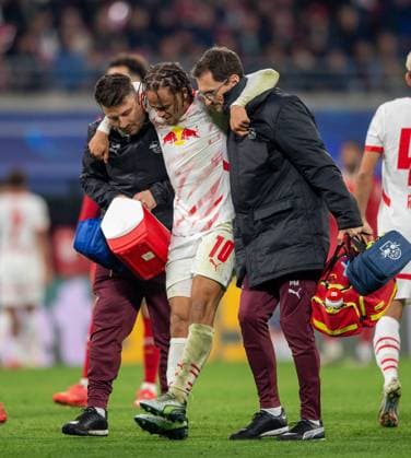 Football, Men, Season 2024 2025, Champions League League Phase, Matchday 3 , RB Leipzig FC Liverpool, Injury Xavi Simons RB Leipzig , 23 10 2024, Copyright: xSebastianxRäppold MatthiasxKochx