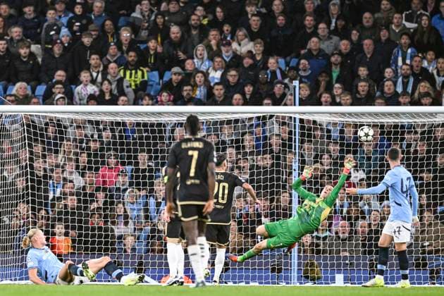 23rd October 2024; Etihad Stadium, Manchester, England; UEFA Champions League Football, Manchester City versus Sparta Prague; Erling Haaland of Manchester City scores past Peter Vindahl Jensen of AC Sparta Prague in the 58th minute for 2-0  ActionPlus12706693 GodfreyxPitt