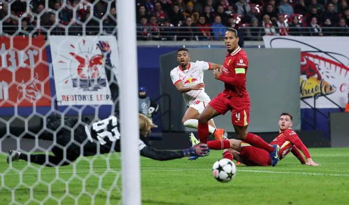 Goalkeeper Caoimhin Kelleher, Benjamin Henrichs, Virgil van Dijk, Andrew Robertson duel Match scene Action Sport Football Soccer UEFA Champions League UCL Men 3 Matchday Season 2024 2025 23 10 2024 Rasen Ballsport RB Leipzig RBL vs Liverpool FC LFC DFL regulations prohibit any use of photographs as image sequences and or quasi video