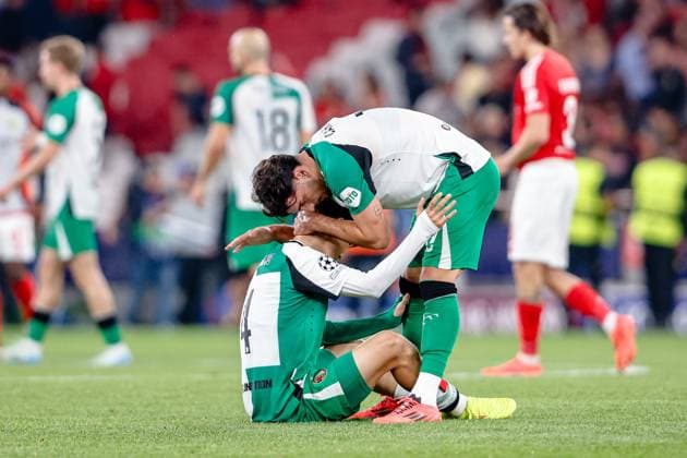 LISBON, Estadio da Luz, 23-10-2024 , season 2024 2025 , UEFA Champions League. during the match Benfica - Feyenoord, Feyenoord player Inbeom Hwang and Feyenoord player Julian Carranza celebrating the 1-3 win Benfica - Feyenoord  x26547710x Copyright: