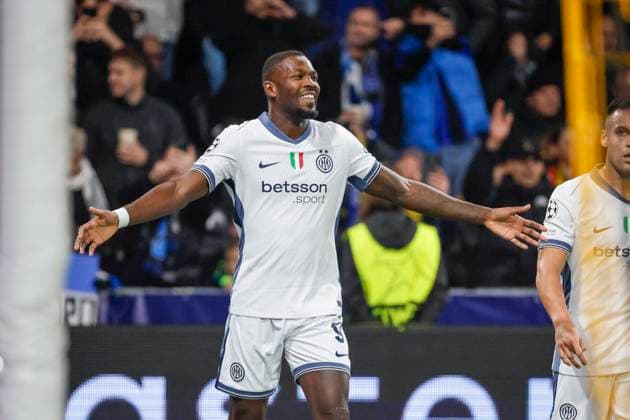 Goal celebration for Marcus Thuram Inter Milan, 09 after his goal for 0 1 , Football, UEFA Champions League, Matchday 3, 2024 2025, Young Boys Bern vs Inter Milan, 23 10 2024, Stadion Wankdorf, Bern, Switzerland Bern Stadion Wankdorf Canton Bern Switzerland Copyright: xGrantxHubbsx
