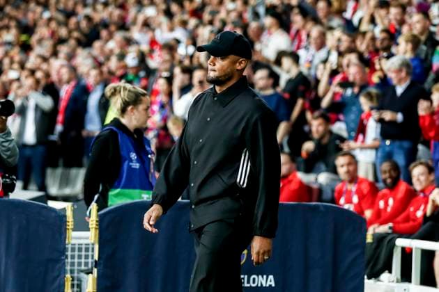 October 23, 2024, Barcelona, Barcelona, SPAIN: Vincent Kompany, head coach of Bayern Munchen, looks on during the UEFA Champions League 2024 25 League Phase MD3 match between FC Barcelona, Barca and FC Bayern Munchen at Estadi Olimpic Lluis Companys on October 23, 2024 in Barcelona, Spain. Barcelona SPAIN - ZUMAa181 20241023_zaa_a181_142 Copyright: xIrinaxR.xHipolitox
