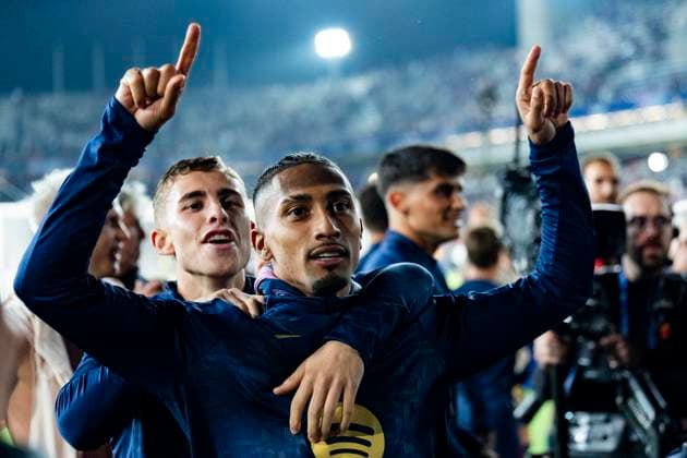 23 10 2024, xslx, Football UEFA Champions League, FC Barcelona FC Bayern Munich emspor, v l Raphina FC Barcelona Cheers after the match DFL DFB REGULATIONS PROHIBIT ANY USE OF PHOTOGRAPHS as IMAGE SEQUENCES and or QUASI VIDEO Barcelona