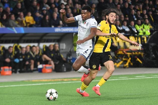 23 10 2024, Bern, Stadion Wankdorf, Uefa Champions League BSC Young Boys Inter Milan, 2 Denzel Dumfries Milan against 3 Jaouen Hadjam Young Boys Bern Stadion Wankdorf Bern Switzerland Copyright: xJustPictures.ch ManuelxWinterbergerx jp-de-MaWi-MWI_2752C