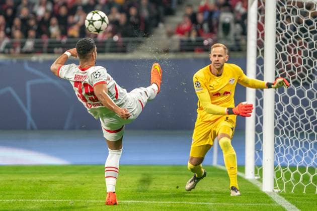 Leipzig, Germany October 23, 2024 Champions League 2024 2025 RB Leipzig vs Liverpool FC In the picture Benjamin Henrichs Leipzig and goalkeeper Peter Gulacsi Leipzig from left Copyright: xFotostandx xNachtigallx