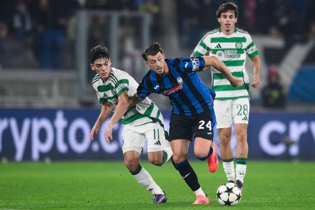 Atalanta BC v Celtic FC - UEFA Champions League Lazar Samardzic of Atalanta BC competes for the ball with Alex Valle and Paulo Bernardo of Celtic FC during the UEFA Champions League 2024 25 league phase football match between Atalanta BC and Celtic FC. Bergamo Italy Copyright: xNicolòxCampox