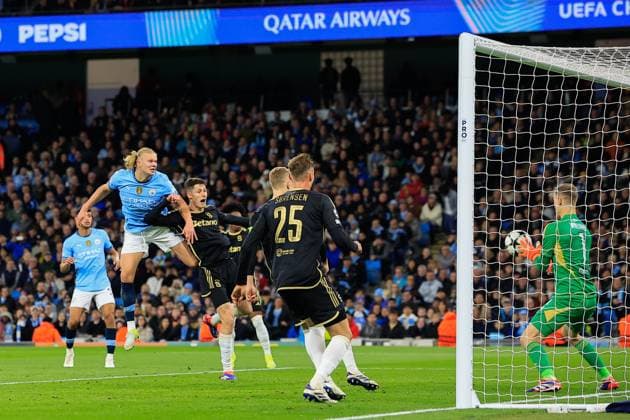 Manchester City v Sparta Prague Champions League 23 10 2024. Peter Vindahl Jensen (1) of Sparta Prague saves a header from Erling Haaland (9) of Manchester City during the Champions League match between Manchester City and Sparta Prague at the Etihad Stadium, Manchester, England on 23 October 2024. Manchester Etihad Stadium Manchester England Editorial use only , Copyright: xConorxMolloyx PSI-20645-0106