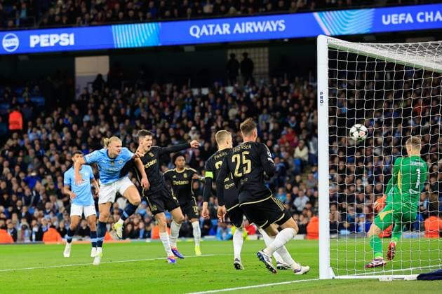 Manchester City v Sparta Prague Champions League 23 10 2024. Peter Vindahl Jensen (1) of Sparta Prague saves a header from Erling Haaland (9) of Manchester City during the Champions League match between Manchester City and Sparta Prague at the Etihad Stadium, Manchester, England on 23 October 2024. Manchester Etihad Stadium Manchester England Editorial use only , Copyright: xConorxMolloyx PSI-20645-0107