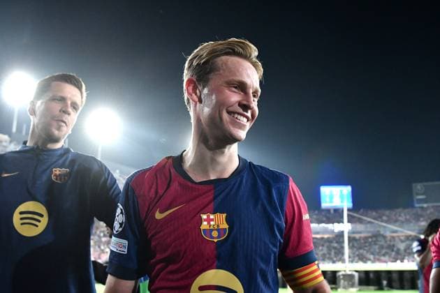 FC Barcelona, Barca v FC BAYERN MUNCHEN OLIMPIC STADIUM LLUIS COMPANYS. MONTJUIC,BARCELONA. OCTOBER 23,2024 FC BARCELONA vs FC BAYERN MUNCHEN October 23,2024 Frenkie de Jong (21) of FC Barcelona and Wojciech Szczesny (25) goalkeeper of FC Barcelona at the end of the UEFA Champions League 2024 25 League Phase MD4 match between FC Barcelona and FC Bayern Munchen at Olimpic Stadium Lluis Companys of MontjuÃ¯c in Barcelona, Spain. Barcelona ESP Copyright: xS.xRosx