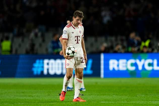 23 10 2024, xslx, Football UEFA Champions League, FC Barcelona FC Bayern Munich emspor, v l Thomas Mueller FC Bayern Muenchen schaut enttaeuscht DFL DFB REGULATIONS PROHIBIT ANY USE OF PHOTOGRAPHS as IMAGE SEQUENCES and or QUASI VIDEO Barcelona
