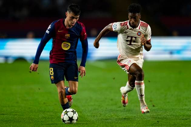 23 10 2024, xslx, Football UEFA Champions League, FC Barcelona FC Bayern Munich emspor, v l Pedri FC Barcelona DFL DFB REGULATIONS PROHIBIT ANY USE OF PHOTOGRAPHS as IMAGE SEQUENCES and or QUASI VIDEO Barcelona