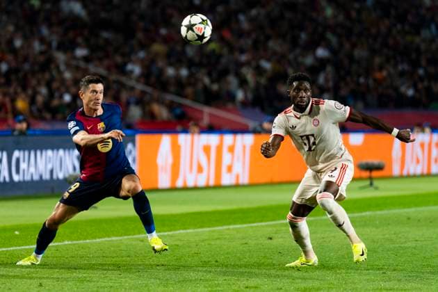 23 10 2024, xslx, Football UEFA Champions League, FC Barcelona FC Bayern Munich emspor, v l Robert Lewandowski FC Barcelona , Alphonso Davies FC Bayern Muenchen DFL DFB REGULATIONS PROHIBIT ANY USE OF PHOTOGRAPHS as IMAGE SEQUENCES and or QUASI VIDEO Barcelona