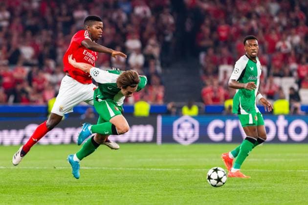 October 23, 2024, Lisbon, Portugal: Florentino Luis (L) of SL Benfica and Inbeom Hwang (R) of Feyenoord seen in action during the UEFA Champions League football match between SL Benfica and Feyenoord at Estadio da Luz Stadium. Lisbon Portugal - ZUMAs197 20241023_aaa_s197_474 Copyright: xHugoxAmaralx
