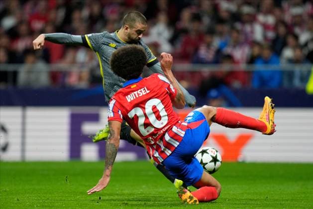 Edon Zhegrova of LOSC Lille and Axel Witsel of Atletico de Madrid Atletico de Madrid v LOSC Lille, UEFA Champios League match, date 3. Football, Riyadh Air Metropolitano Stadium, Madrid, Spain - 23 Oct 2024 Editorial use only  Copyright: xPressinphoto Shutterstockx 14811648o