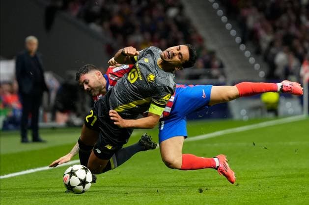 Sport Bilder des Tages Benjamin Andre of LOSC Lille and Javier Galan of Atletico de Madrid Atletico de Madrid v LOSC Lille, UEFA Champios League match, date 3. Football, Riyadh Air Metropolitano Stadium, Madrid, Spain - 23 Oct 2024 Editorial use only  Copyright: xPressinphoto Shutterstockx 14811648f