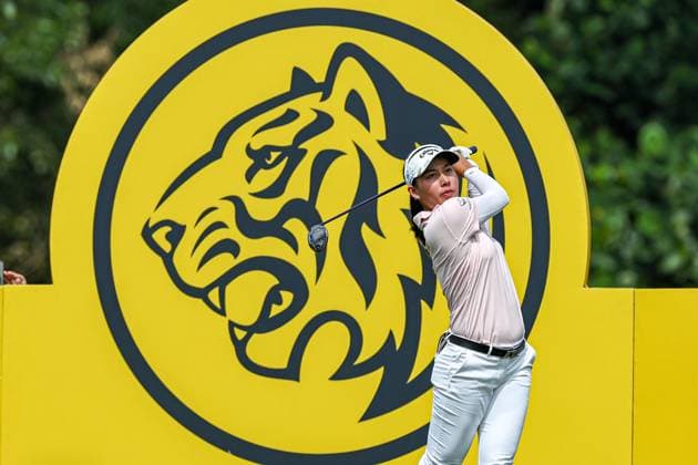 KUALA LUMPUR, - OCTOBER 24: Atthaya Jeeno Thitikul of Thailand play a shot during the first round of the 2024 LPGA, Golf Damen Maybank Championship held at Kuala Lumpur Golf and Country Club in Kuala Lumpur, Malaysia. (Photo by Hazrin Yeob Men Shah Icon Sportswire) GOLF: OCT 24 LPGA Maybank Championship EDITORIAL USE ONLY Icon3782410243071