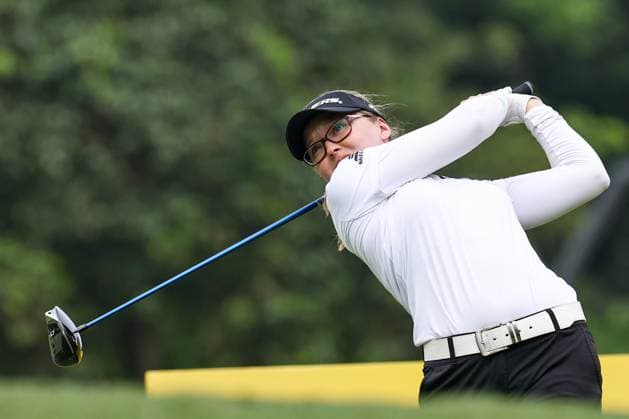 KUALA LUMPUR, - OCTOBER 24: Brooke M. Henderson of Canada play a shot during the first round of the 2024 LPGA, Golf Damen Maybank Championship held at Kuala Lumpur Golf and Country Club in Kuala Lumpur, Malaysia. (Photo by Hazrin Yeob Men Shah Icon Sportswire) GOLF: OCT 24 LPGA Maybank Championship EDITORIAL USE ONLY Icon3782410243555