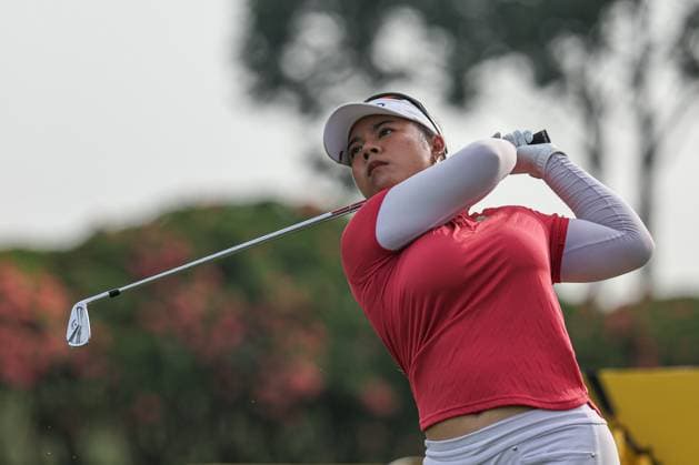 KUALA LUMPUR, - OCTOBER 24: Arpichaya Yubol of Thailand play a shot during the first round of the 2024 LPGA, Golf Damen Maybank Championship held at Kuala Lumpur Golf and Country Club in Kuala Lumpur, Malaysia. (Photo by Hazrin Yeob Men Shah Icon Sportswire) GOLF: OCT 24 LPGA Maybank Championship EDITORIAL USE ONLY Icon3782410241409
