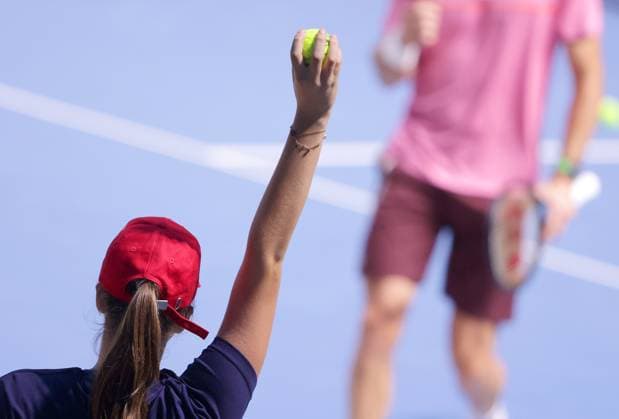 TENNIS - ATP, Tennis Herren Erste Bank Open VIENNA,AUSTRIA,24.OCT.24 - TENNIS - ATP World Tour, Erste Bank Open. Image shows a feature of a ball kid.  GEPAxpictures xWalterxLuger