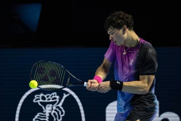 24th October 2024; St. Jakobshalle, Basel, Switzerland; ATP, Tennis Herren 500 Swiss Indoors Basel Tennis, Day 4; Ben Shelton (USA) in action against Stan Wawrinka (SUI) in the second round  ActionPlus12706803 DavidxEmm