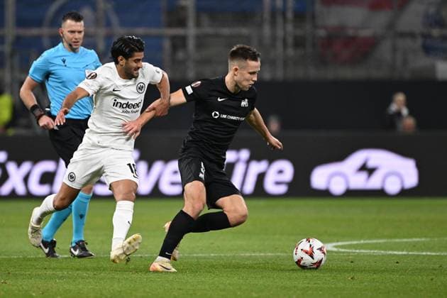 24 10 2024, xjhx, Football UEFA Europa League, Eintracht Frankfurt Rigas Futbola Skola emspor, v l Mahmoud Dahoud Eintracht Frankfurt Janis Ikaunieks Rigas Futbola Skola RFS Zweikampf, Aktion, action, battle for the ball DFL DFB REGULATIONS PROHIBIT ANY USE OF PHOTOGRAPHS as IMAGE SEQUENCES and or QUASI VIDEO Frankfurt am Main