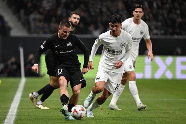 24 10 2024, xjhx, Football UEFA Europa League, Eintracht Frankfurt Rigas Futbola Skola emspor, v l Robert Savalnieks Rigas Futbola Skola RFS Can Uzun Eintracht Frankfurt Zweikampf, Aktion, action, battle for the ball DFL DFB REGULATIONS PROHIBIT ANY USE OF PHOTOGRAPHS as IMAGE SEQUENCES and or QUASI VIDEO Frankfurt am Main