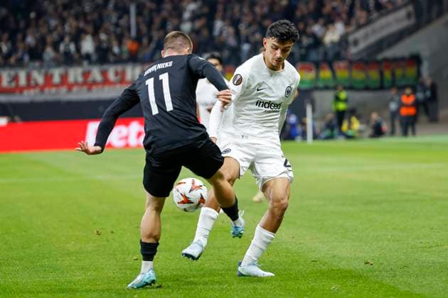 Roberts Savalnieks Rigas Futbola Skola, 11 and Can Uzun Eintracht Frankfurt, 20 in duel , Football, UEFA Europa League, Matchday 3, 2024 2025, Eintracht Frankfurt vs Rigas Futbola Skola, 24 10 2024, Frankfurt Stadion, Frankfurt am Main, Germany Frankfurt am Main Frankfurt Stadion Hessen Germany Copyright: xGrantxHubbsx