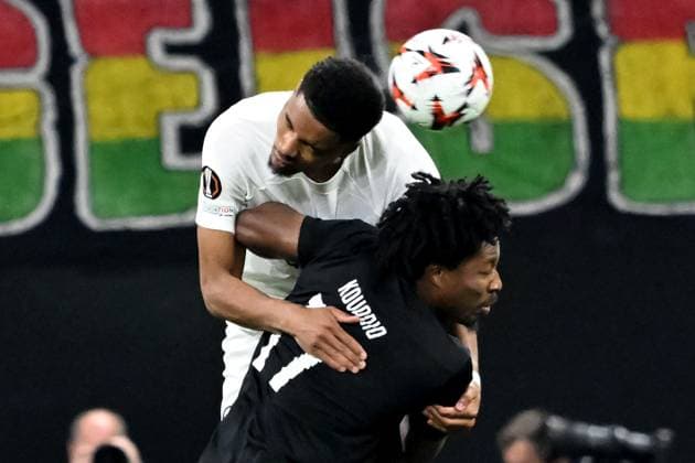 24 10 2024, xsltx, Football UEFA Europa League, Eintracht Frankfurt Rigas Futbola Skola emspor, v l Aurele Amenda Eintracht Frankfurt Cedric Kouadio Rigas Futbola Skola RFS Zweikampf, Aktion, action, battle for the ball DFL DFB REGULATIONS PROHIBIT ANY USE OF PHOTOGRAPHS as IMAGE SEQUENCES and or QUASI VIDEO