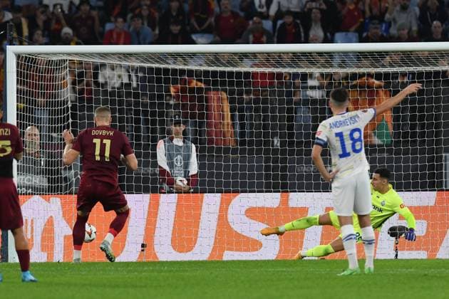 Soccer, Europa League first qualifying round , Roma v Dynamo Kiyv Artem Dovbyk of AS Roma score on penalty during the Europa League first qualifying round - 3rd leg match between Roma v Dynamo Kiyv at Olympic stadium, Italy, Oct 24th, 2024. Imago-Images Emmefoto Copyright: xImago-Images Emmefotox