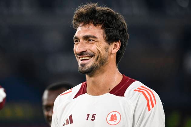 Mats Hummels of AS Roma smiles during the warm up of the Europa League football match between AS Roma and Dynamo Kyiv at Olimpico stadium in Rome (Italy), October 24, 2024. AndreaxStaccioli