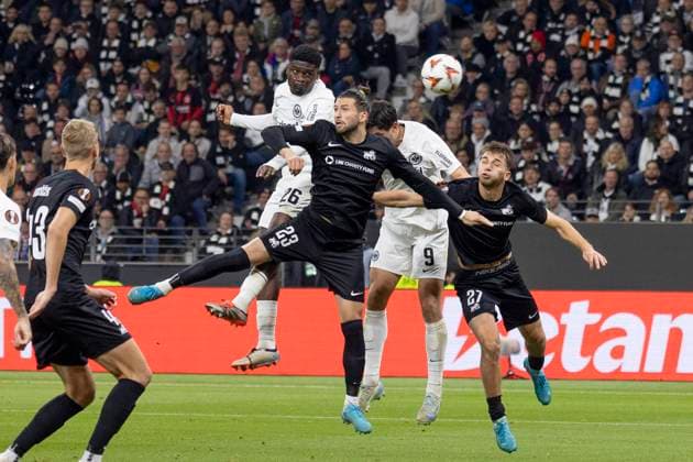 UEFA Europa League Eintracht Frankfurt FC Riga FS, 24 10 2024 Eric Dina Ebimbe Eintracht Frankfurt 26 lobs the ball on goal Herdi Prenga Rigas FS 23 wanted to prevent it, Eintracht Frankfurt FC Riga FS, Frankfurt, Deutsche Bank Park, 24 10 2024 Copyright: xBEAUTIFULxSPORTS Gawlikx