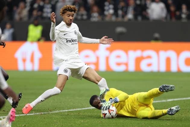 2024 10 24 UEFA Europa League phase Matchday 3 Eintracht Frankfurt Rigas FS v l , Hugo Ekitike Eintracht Frankfurt comes too late, goalkeeper, goalkeeper Fabrice Ondoa Rigas FS DFL DFB REGULATIONS PROHIBIT ANY USE OF PHOTOGRAPHS as IMAGE SEQUENCES and or QUASI VIDEO Copyright: JoaquimxFerreira