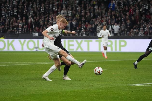 Hugo Larsson Eintracht Frankfurt, 16 breaks through, pulls away and scores to make it 1 0 Frankfurt 24 10 2024 Eintracht Frankfurt va Riga FS, Deutsche Bank Park, UEFA Europa League